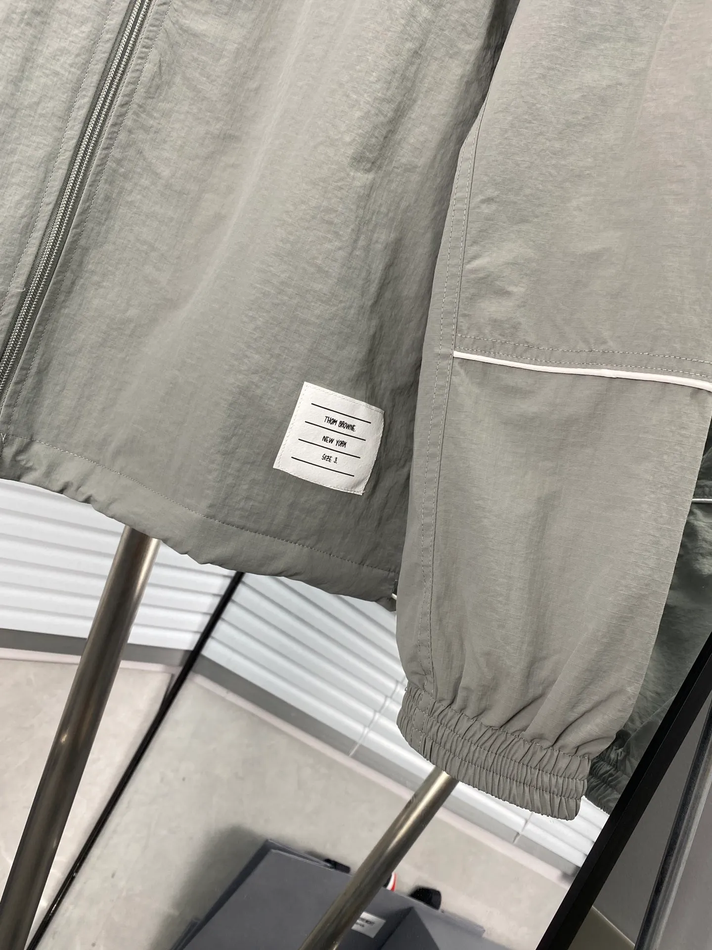 THOM BROWNE ：Light Green Navy Blue Gray Sizes：1234